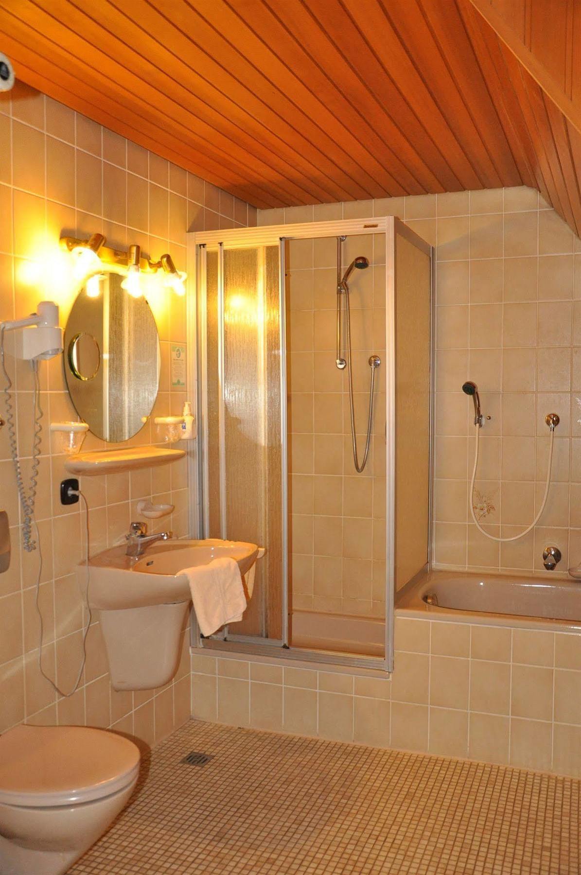 Hotel Und Restaurant Lamm Гинген ан дер Бренц Екстериор снимка